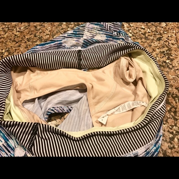 ❗️sold❗️Lululemon speed shorts blurry belle - - Picture 4 of 8